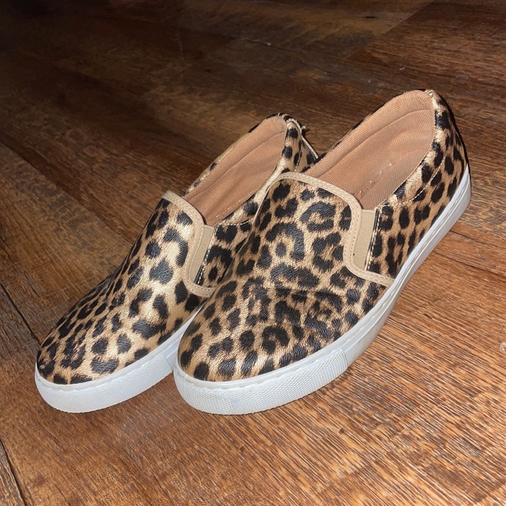 Size 6 gold cheetah print slip on shoes